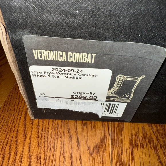 Frye White Combat Boots with Black Laces new - Picture 4 of 5